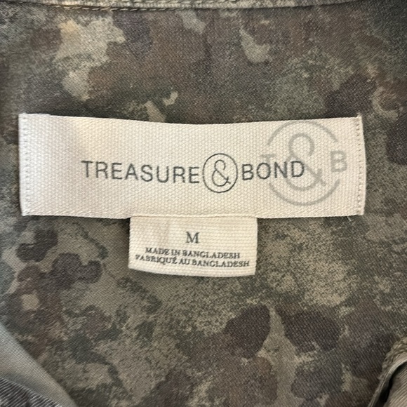 Women’s Treasure and Bond oversized camo button up - Picture 6 of 7